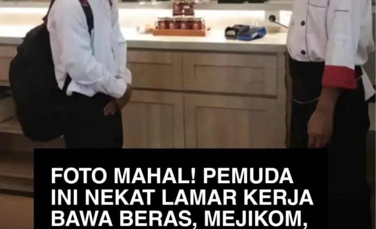 Aksi Pemuda Melamar Kerja Bawa Beras, Mejikom, dan Gas Elpiji